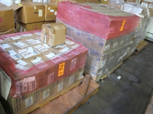 LOT TO INCLUDE: (240) 12 PAD PACKS STEEL WOOL, (600) 16 PAD PACKS STEEL WOOL. LOADING & HANDLING FEE $30-4095